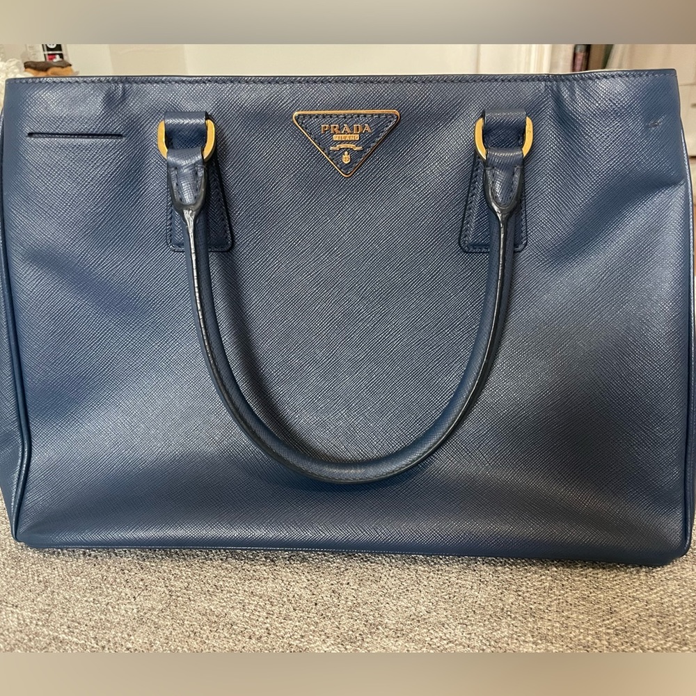 SOLD 🚫 Prada Saffiano Tote